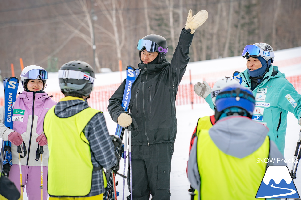 井山敬介さんと秋元日菜子さんのコンビは今年も健在！さらに、サプライズゲストも登場？！憧れのスキーヤーと一緒に雪と戯れ、『いちえ』の美味しいランチをいただく…。夢のようなイベント。めもるホールディングス presents プロスキーヤー・井山敬介さんと行く｜ダイナスティスキーリゾート